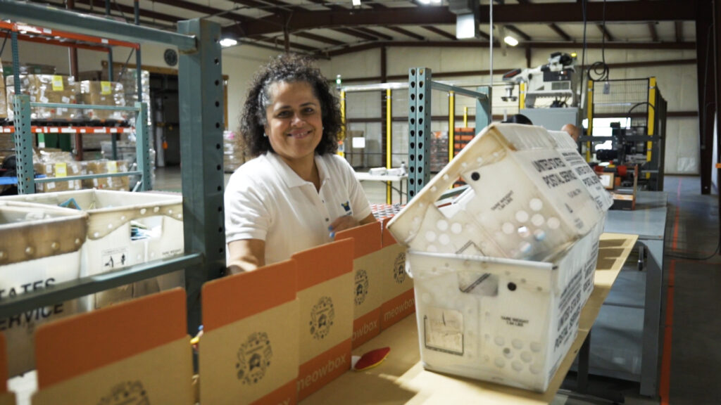 Employees boxing orders