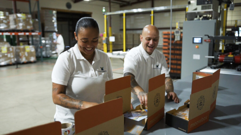 Employees boxing orders
