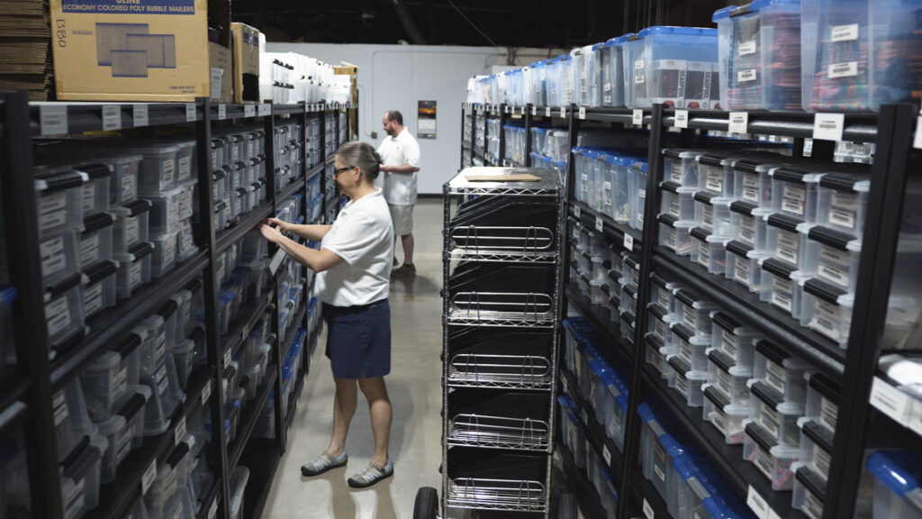 An Employee shorting customer orders