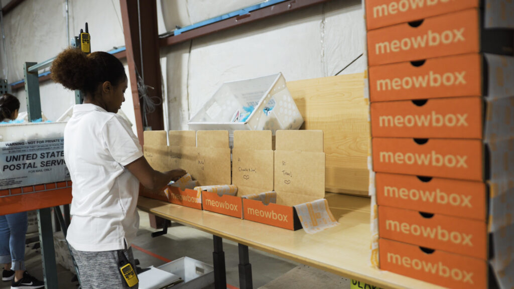 Employees boxing orders
